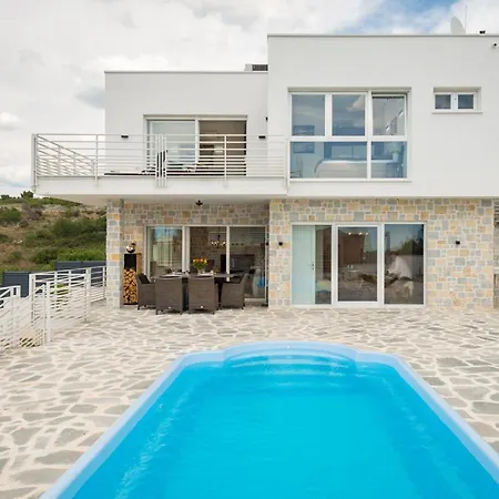 White Pearl Villa *