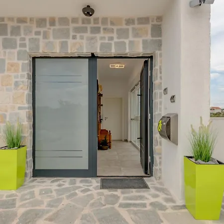 White Pearl Villa *